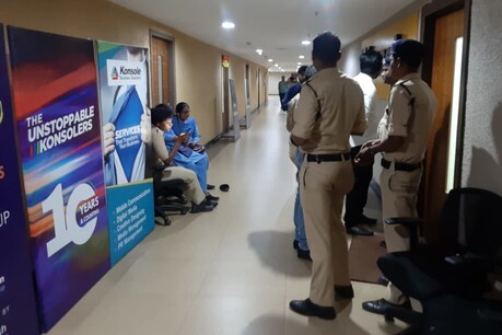 पीआर एजेंसी कंसोल इंडिया और क्यूब इंडिया के ऑफिस में एसीबी और ईओडब्ल्यू की टीम ने छापा मारा है.