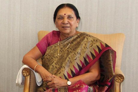 यूपी की राज्यपाल आनंदीबेन पटेल अपनी VIP सुरक्षा में से हटाएंगी 50 सुरक्षाकर्मी यूपी की राज्यपाल आनंदीबेन पटेल अपनी VIP सुरक्षा में से हटाएंगी 50 सुरक्षाकर्मी