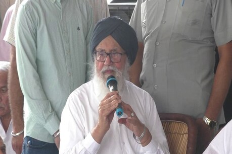 पंजाब के पूर्व मुख्यमंत्री और शिरोमणि अकाली दल के प्रमुख प्रकाश सिंह बादल