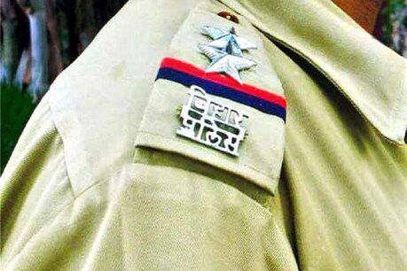 मामला राजधानी पटना के बीचो बीच और पॉश इलाके पाटलिपुत्रा थाना का है. जानकारी के मुताबिक मुंशी नशे की स्थिति में थाने में था और उसकी हरकतें फरियादियों को नागवार गुजर रही थी.