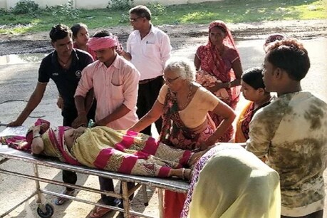 सड़क पर बच्चे को दिया जन्म