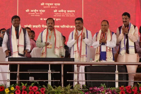 सीएम रघुवर दास ने रांची में सिटी गैस पाइप लाइन योजना का किया शुभारंभ