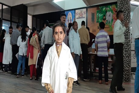 तीन फीट के गणेश को मिला मेडिकल कॉलेज में दाखिला, गिनीज बुक में दर्ज होगा नाम