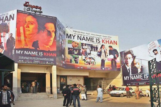 पाकिस्तान के सिनेमाघरों में भारतीय फिल्में.