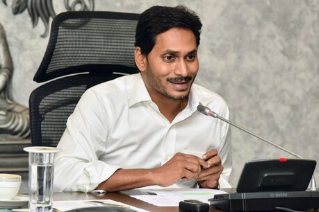 जगन रेड्डी ने अमित शाह के सामने रखी आंध्र के लिए 4 नई राजधानियों की योजना जगन रेड्डी ने अमित शाह के सामने रखी आंध्र के लिए 4 नई राजधानियों की योजना