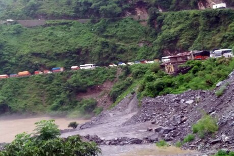 मंडी: चंडीगढ़ मनाली हाईवे पर लगा जाम.