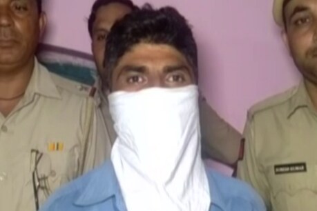 मां की हत्या करवाने के आरोपी को पुलिस ने गिरफ्तार कर लिया है.