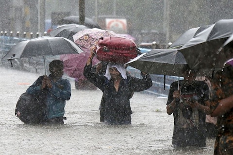 अगले 24 घंटों में मुंबई में हो सकती है भारी बारिश.