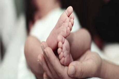 जानकारी के मुताबिक इस महिला को 6 महीने का एक बेटा और दो साल की एक बेटी है.