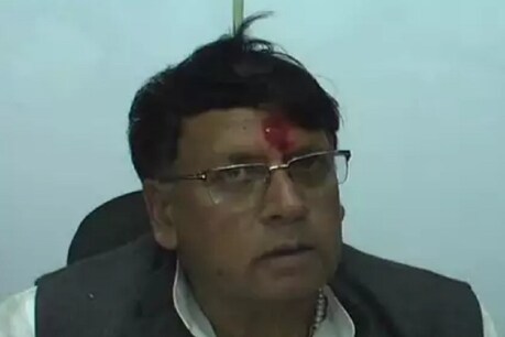 अपने कार्यकर्ता पर नाराज हुए जनसंपर्क मंत्री पी सी शर्मा, कहा- ज्यादा बहस मत कर अपने कार्यकर्ता पर नाराज हुए जनसंपर्क मंत्री पी सी शर्मा, कहा- ज्यादा बहस मत कर