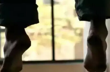 छत्तीसगढ़ के कोरबा जिले में रहने वाली एक युवती की लाश उसी के घर में फांसी के फंदे पर लटकी मिली (सांकेतिक तस्वीर)