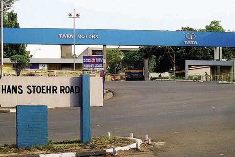 टाटा मोटर्स में फिर ब्लॉक क्लोजर, इस हद तक गिरा प्रोडक्शन टाटा मोटर्स में फिर ब्लॉक क्लोजर, इस हद तक गिरा प्रोडक्शन