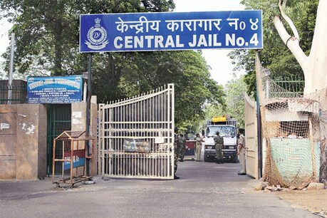 तिहाड़ में कैदी ने पेट में छुपाया था मोबाइल