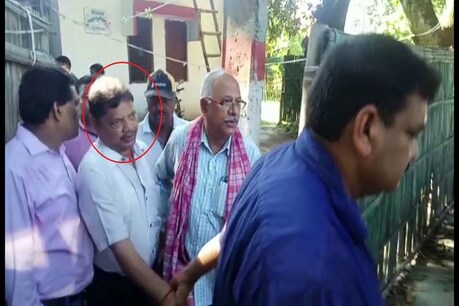 चाय की चुस्कियों के साथ रिश्वत 'खा' रहे थे CO साहब, जानिए फिर हुआ क्या... चाय की चुस्कियों के साथ रिश्वत 'खा' रहे थे CO साहब, जानिए फिर हुआ क्या...