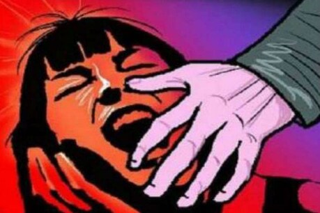 जुए में पत्नी को दांव पर लगाया, हारने पर दोस्तों के हवाले किया जुए में पत्नी को दांव पर लगाया, हारने पर दोस्तों के हवाले किया