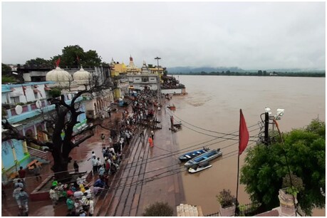खतरे के अलार्म पर नर्मदा, होशंगाबाद में जारी हुआ रेड अलर्ट खतरे के अलार्म पर नर्मदा, होशंगाबाद में जारी हुआ रेड अलर्ट