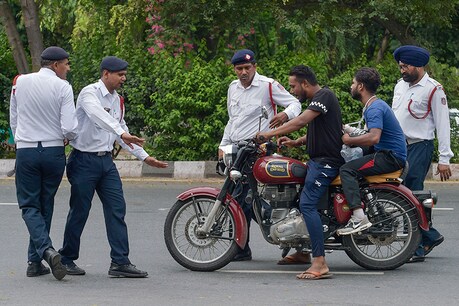 एक्सपर्ट्स ने की New Motor Vehicle Act की तारीफ, ये है वजह एक्सपर्ट्स ने की New Motor Vehicle Act की तारीफ, ये है वजह