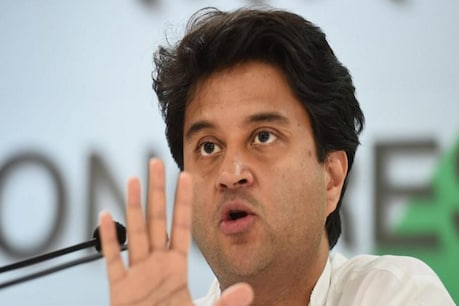 नरम नहीं पड़े ज्योतिरादित्य सिंधिया के तेवर, कहा- आलाकमान को तय करना है PCC अध्यक्ष नरम नहीं पड़े ज्योतिरादित्य सिंधिया के तेवर, कहा- आलाकमान को तय करना है PCC अध्यक्ष