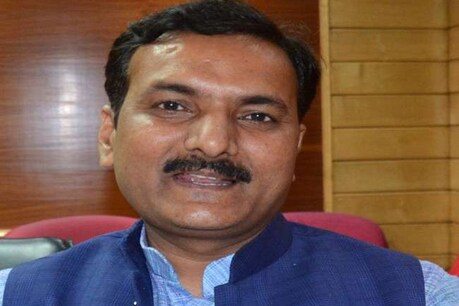 बेसिक शिक्षा राज्यमंत्री सतीश द्विवेदी ने कहा कि मामले में वे एसपी से करेंगे बात