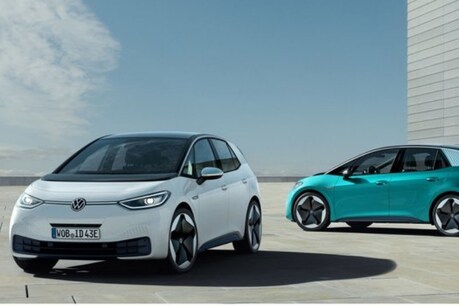 Volkswagen की इस इलेक्ट्रिक कार की शुरुआती कीमत 23.80 लाख रुपये है और यह एक बार चार्जिंग पर तय कर सकती है 550 किलोमीटर की दूरी.
