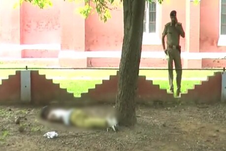 शव मिलने की सूचना पाकर मौके पर पहुंची पुलिस