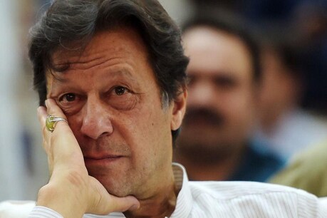 पाकिस्तान (Pakistan Common Man) में लोग चाय के लिए तरस रहे हैं. दरअसल दूध की कीमतें आसमान छू रही हैं.