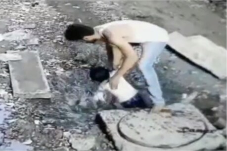 घटना जोधपुर में रविवार को हुई और यह पूरा घटनाक्रम वहां लगे एक सीसीटीवी कैमरे में कैद हो गया.