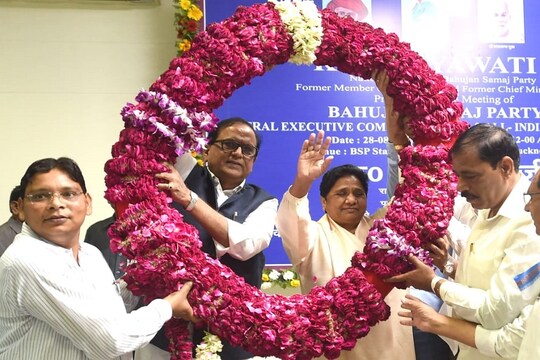 बसपा अध्यक्ष मायावती ने एक बार फिर से मंडलवार कोऑर्डिनेटर व्यवस्था लागू कर दी है.