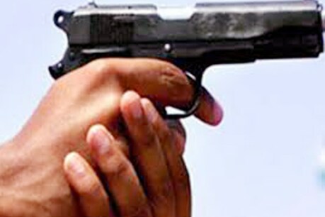 22 वर्षीय युवक ने फौजी पिता के सर्विस रिवॉल्वर से खुद के सिर में मारी गोली, मौत 22 वर्षीय युवक ने फौजी पिता के सर्विस रिवॉल्वर से खुद के सिर में मारी गोली, मौत