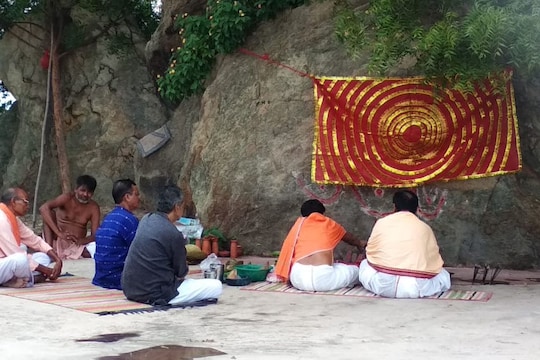 सरायकेला में राजतंत्र की पूजा-परंपराओं को राज्य सरकार निभाती आ रही है.  