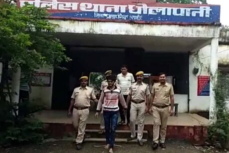 कुख्यात तस्कर ने चप्पल में छिपाई थी एक करोड़ की ब्राउन शुगर, हुआ गिरफ्तार कुख्यात तस्कर ने चप्पल में छिपाई थी एक करोड़ की ब्राउन शुगर, हुआ गिरफ्तार
