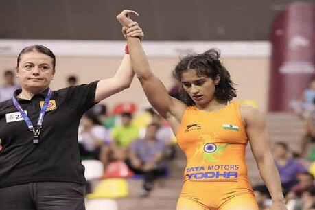 चोट से मुकाबला किया तो फिर ओलंपिक तक पहुंची विनेश चोट से मुकाबला किया तो फिर ओलंपिक तक पहुंची विनेश