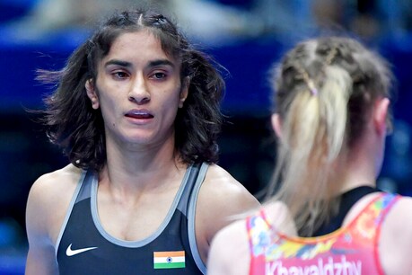 विनेश फोगाट ने मैच में बदली कोच की रणनीति और कटाया टोक्यो का टिकट विनेश फोगाट ने मैच में बदली कोच की रणनीति और कटाया टोक्यो का टिकट