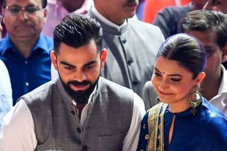 विराट कोहली के साथ उनकी पत्नी अनुष्का शर्मा कार्यक्रम में पहुंची थी
