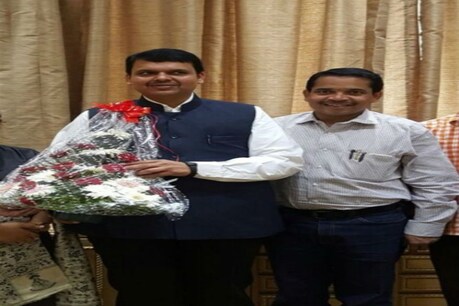 महाराष्ट्र विधानसभा चुनाव 2019: BJP के टिकट पर CM फडणवीस के PA लड़ेंगे चुनाव महाराष्ट्र विधानसभा चुनाव 2019: BJP के टिकट पर CM फडणवीस के PA लड़ेंगे चुनाव