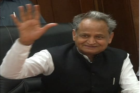 गहलोत सरकार ने 3 दिन पहले गत शुक्रवार को ही राज्य कर्मचारियों को बोनस का तोहफा दिया है. फोटो : न्यूज 18 राजस्थान ।