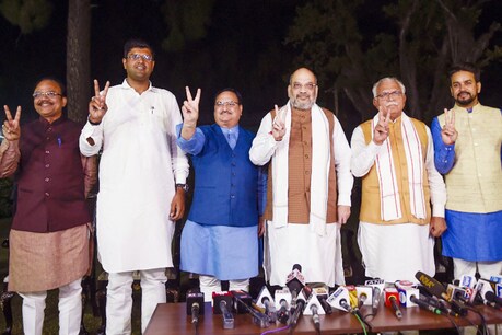 अनुराग ठाकुर और दुष्यंत चौटाला दोनों दोस्त हैं. यह दोस्ती नई नहीं, बहुत पुरानी है.