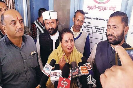 दयाल प्यारी ने नामंकन वापिस लेने की खबरों को केवल अफवाह बताया है.