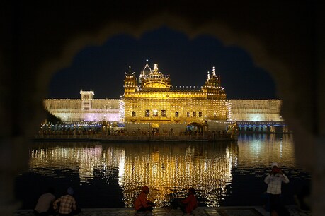गुरुनानक के 550वें प्रकाशपर्व पर 90 देशों से ज्यादा राजनयिकों के स्वर्ण मंदिर में होने वाले कार्यक्रम में शामिल होने की संभावना है (फाइल फोटो)
