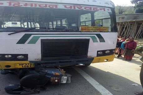 घुमारवीं में बस ने स्कूटर सवार को रौंदा.