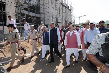 बिलासपुर में एम्स पहुंचे जेपी नड्डा और सीएम जयराम ठाकुर.