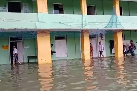 केरल में फिर जोरदार बारिश, मतदान केंद्र डूबे, रेलगाड़ियों की रफ्तार थमी, IMD ने जारी किया ऑरेंज अलर्ट केरल में फिर जोरदार बारिश, मतदान केंद्र डूबे, रेलगाड़ियों की रफ्तार थमी, IMD ने जारी किया ऑरेंज अलर्ट