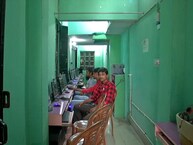 अजब-गजब! महज 6 फीट चौड़ी जमीन पर बना 5 मंजिला मकान, देखें बेडरूम से लेकर छत तक की तस्वीरें