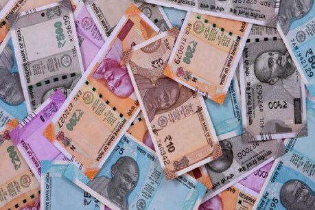 PFRDA द्वारा मैनेज किए जाने वाले नेशनल पेंशन स्कीम (NPFS) में भारत में रह रहे विदेशी नागरिकता वाले भारतीय निवेश कर सकता है.