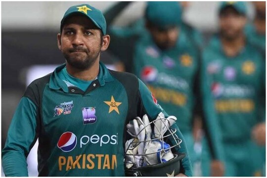 पाकिस्तानी टीम के खराब प्रदर्शन के चलते सरफराज अहमद को टीम से निकाल दिया गया था 