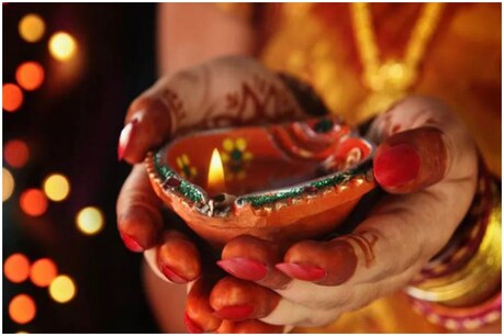 दिवाली को ध्यान में रखते हुए दिल्ली फायर सर्विसेस ने अपने कर्मियों की छुट्टिया रद्द कर दी हैं.