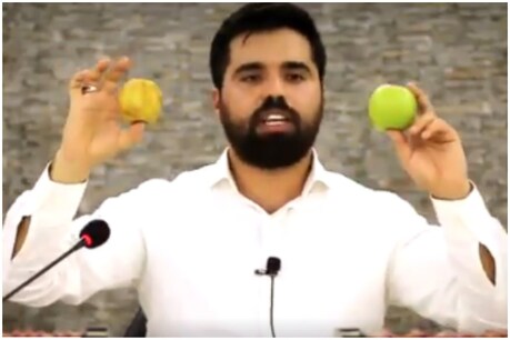 मौलाना की महिलाओं पर विवादित टिप्पणी- छिले हुए सेब जैसी दिखेंगी तो कीड़े ही हमला करेंगे मौलाना की महिलाओं पर विवादित टिप्पणी- छिले हुए सेब जैसी दिखेंगी तो कीड़े ही हमला करेंगे