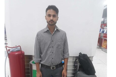 गिरफ्तारी से बचने के लिए विदेश भागने की फिराक में था दुष्कर्म आरोपी, ऐसे हुआ गिरफ्तार गिरफ्तारी से बचने के लिए विदेश भागने की फिराक में था दुष्कर्म आरोपी, ऐसे हुआ गिरफ्तार