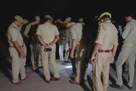 झांसी: बदमाशों ने SO को मारी गोली, एनकाउंटर में मारा गया आरोपी खनन माफिया झांसी: बदमाशों ने SO को मारी गोली, एनकाउंटर में मारा गया आरोपी खनन माफिया
