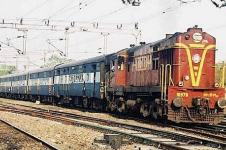 उन्नाव में छेड़छाड़ के बाद युवती को चलती ट्रेन से फेंका. (फाइल फोटो)